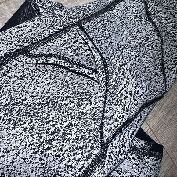 Lululemon high waisted reflective Crop pocket Leggings Splatter Black white 4 - Picture 9 of 10